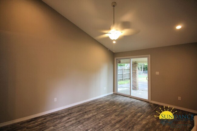Building Photo - 1503 Green Acres Blvd