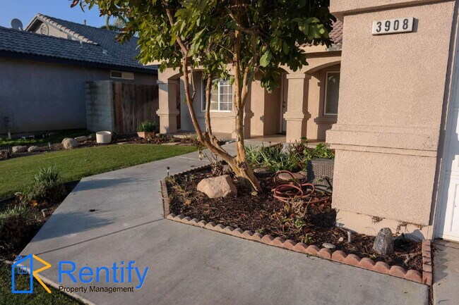 Foto del edificio - Updated! 4BD/2BA Home in SW Bakersfield
