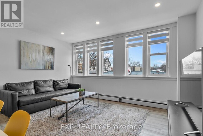 Building Photo - 4595 Queen St