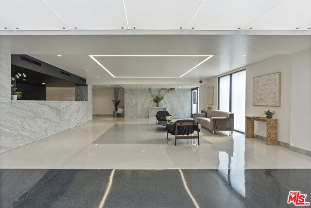 Foto del edificio - 818 DOHENY Dr