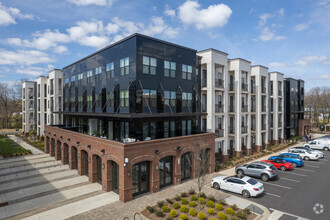 Building Photo - Riverside