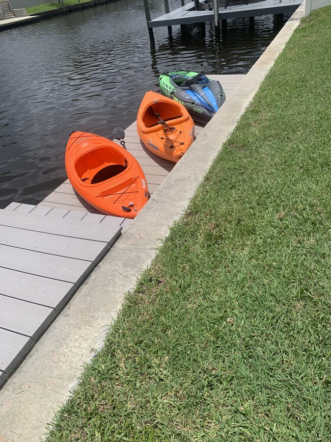 Muelle para kayak - 410 SW 47th St