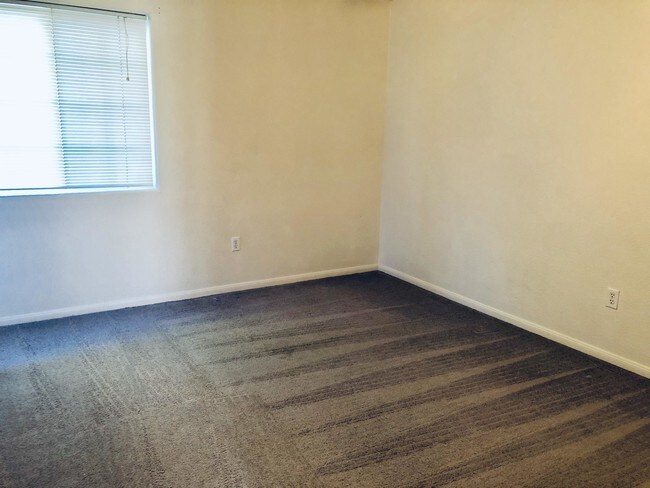 Building Photo - 11010 Voltaire Way