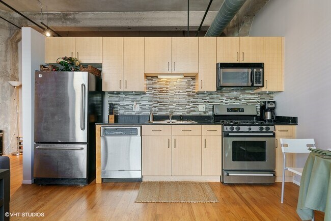 Foto del edificio - 817 W Washington Blvd