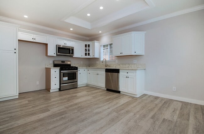 Building Photo - Olive Avenue Triplex