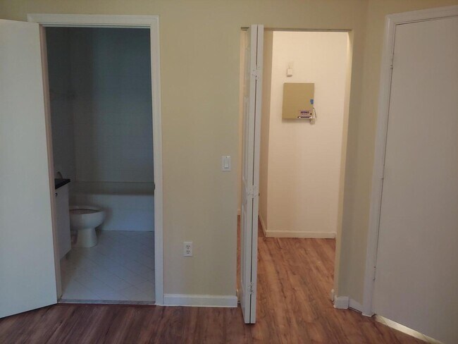 Foto del edificio - 3760 N Jog Rd