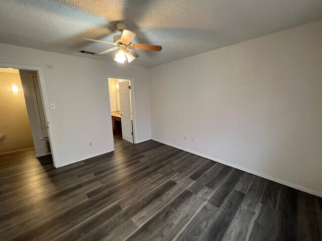 Foto del edificio - 2117 W Walnut St