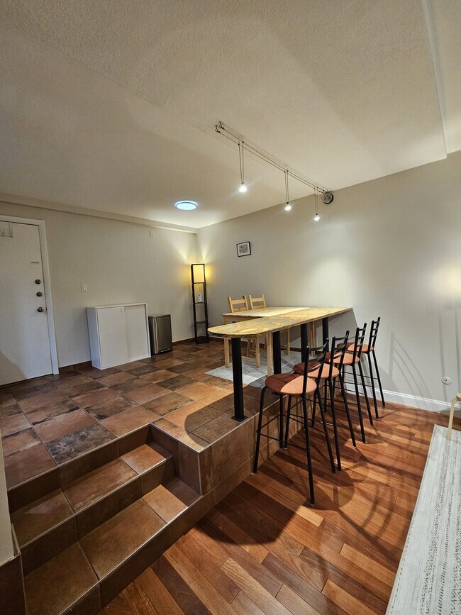 Building Photo - 57 Broadlawn Park