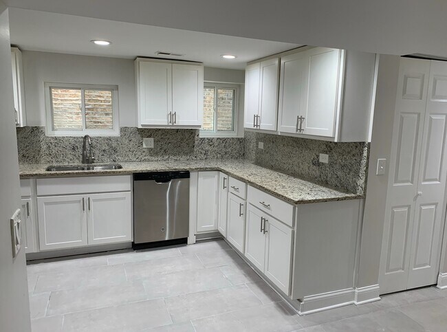 Foto del edificio - 5123 N Bernard St