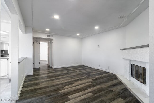 Building Photo - 2200 Venus Ave