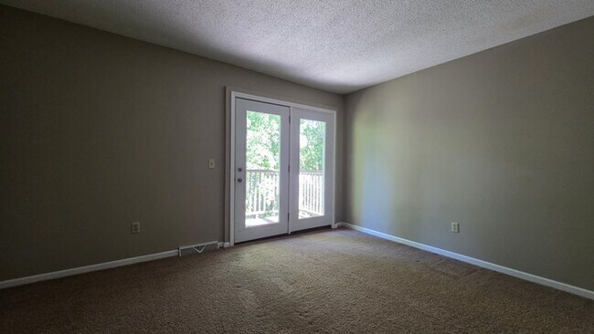 Foto del edificio - Renovated townhome in Linden Square.