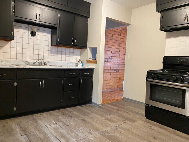 Foto del edificio - 8757 W Bender Ave