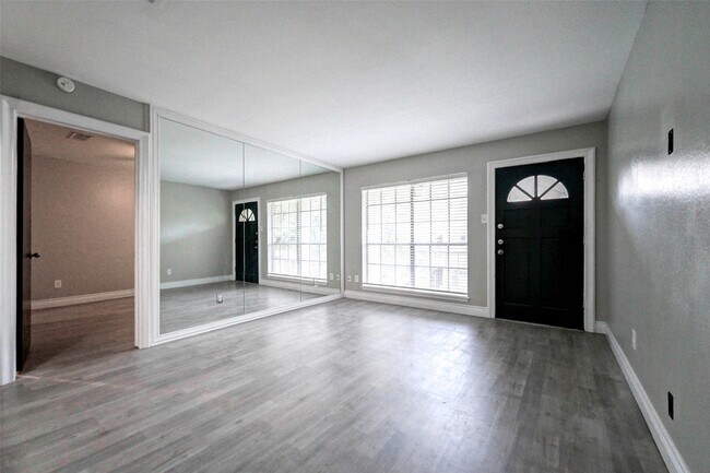 Foto del edificio - 845 Wax Myrtle Ln