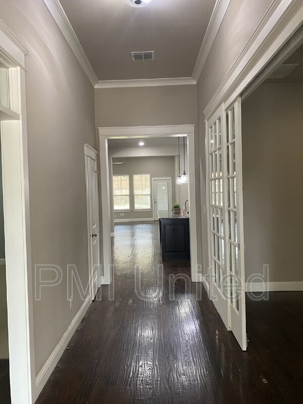 Foto del edificio - 940 Crimson Rd