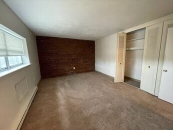 Building Photo - 25 Greentree Ln