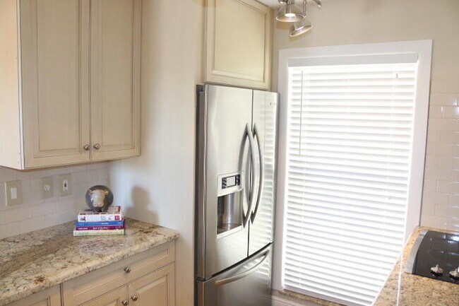 Foto del edificio - 733 Hummingbird Way