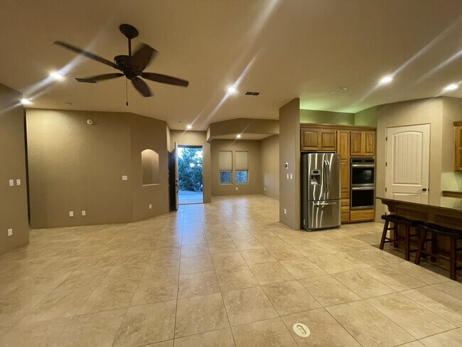 Foto del edificio - 42 Express Blvd