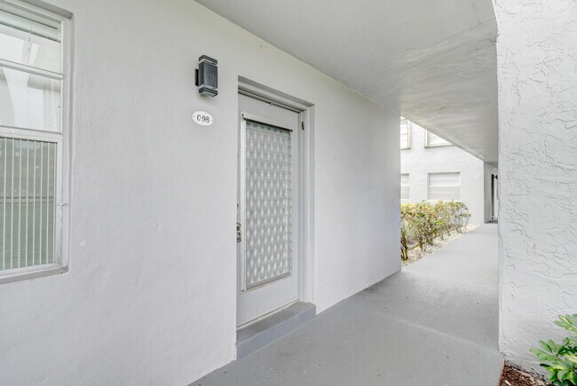 Building Photo - 98 Flanders C