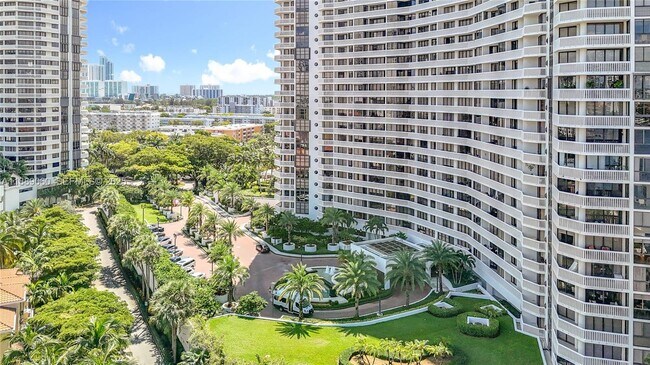 Foto del edificio - 1000 W Island Blvd