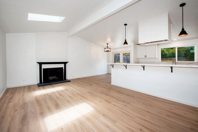 Building Photo - REMODELED MESA 3BED/2BATH HOME PLUS A BONU...