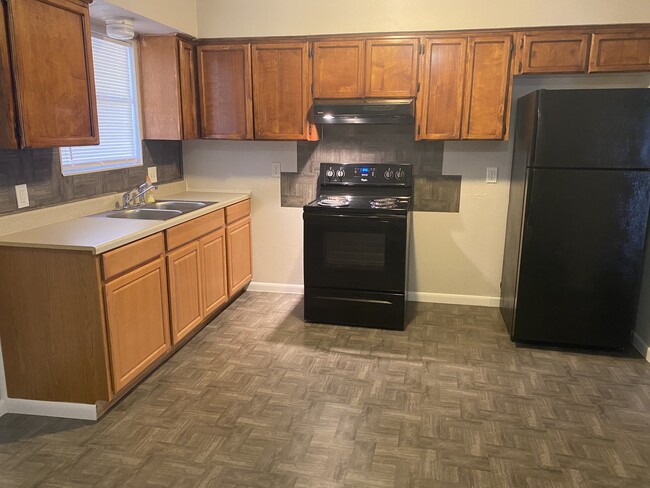 Kitchen - 3618 Crestbrook Ct
