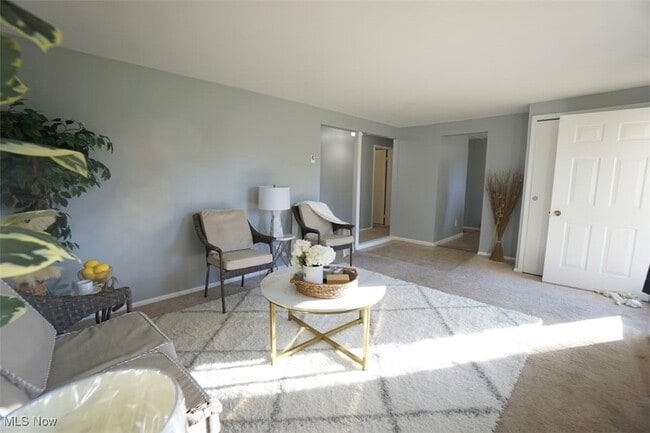 Building Photo - 211 Hilltop Dr