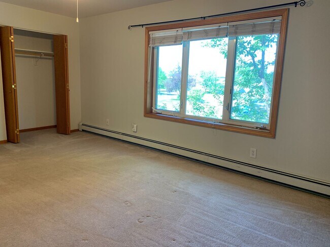 Foto del edificio - Spacious 2 bedroom, 2 bathroom condo avail...