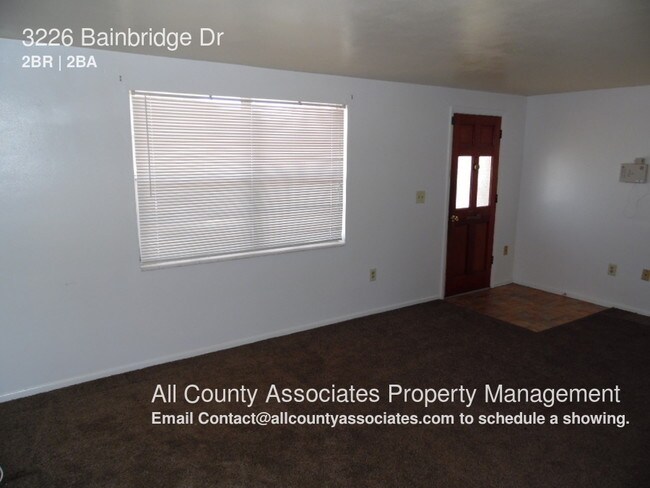 Foto del edificio - 3226 Bainbridge Dr