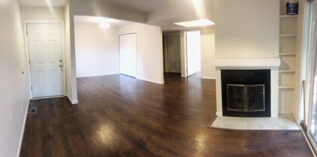 Building Photo - South Anchorage Condo with Balcony, Garage, and Laundry in unit!