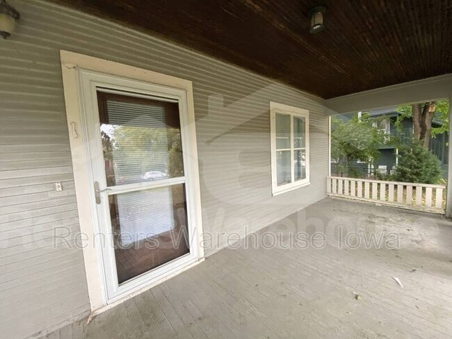 Building Photo - 2805 Cottage Grove Ave