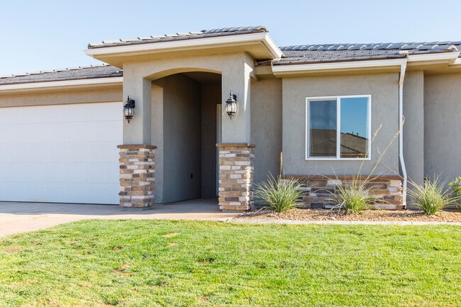 Building Photo - 3338 E Crimson Ridge Dr