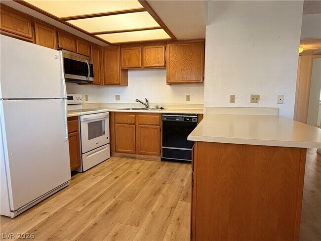 Foto del edificio - 7933 Decker Canyon Dr