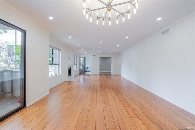 Building Photo - 10331 Riverside Drive Apt #103, Los Angele...