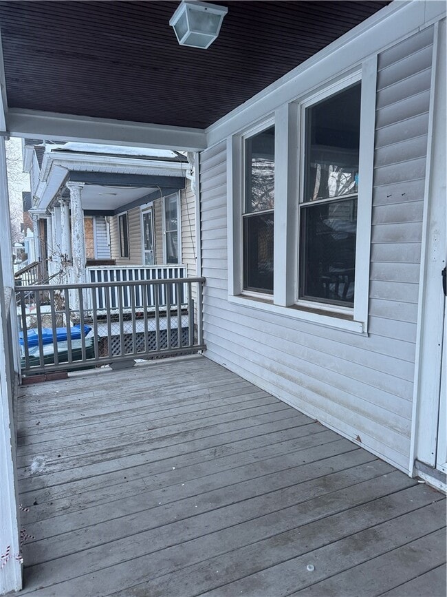 Building Photo - 342 Champlain St