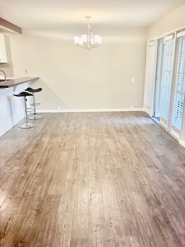 Building Photo - Luxury Rental in Mission Valley