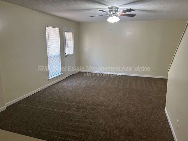 Building Photo - 105 Westwind Ct