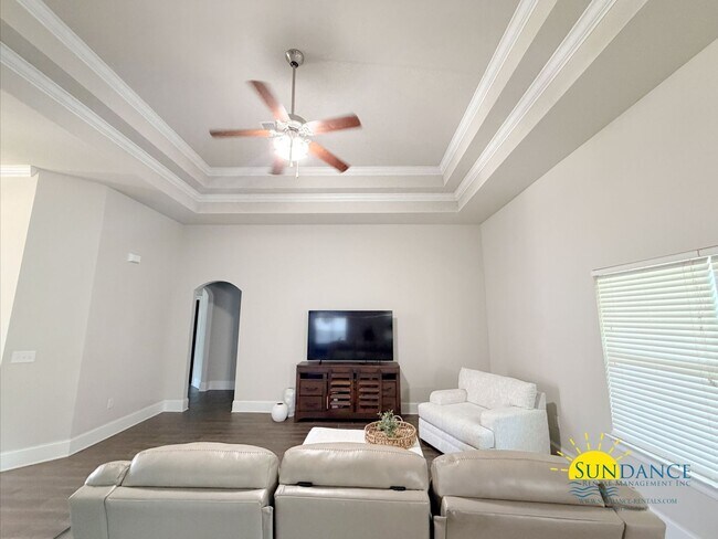 Building Photo - 210 Tropical Breeze Dr