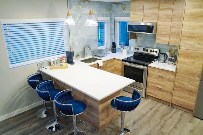 Building Photo - Modern, new construction in Williamstown!