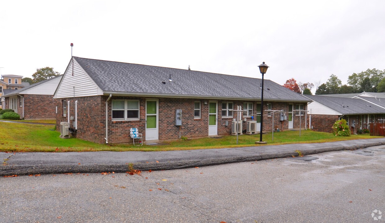 Building Photo - Cicia Manor