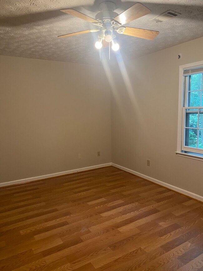 Foto del edificio - 105 Fairhaven Ct
