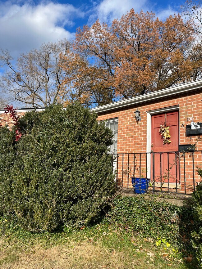 Building Photo - 100 Stewart Cir