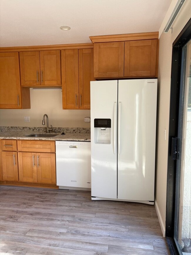 Building Photo - 244 Park Pl Dr