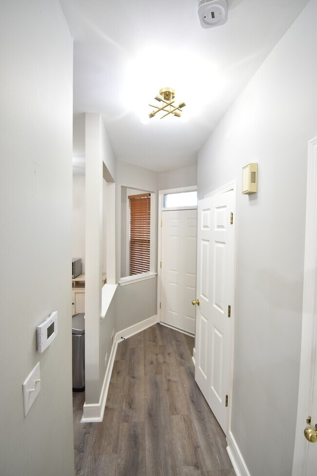 Foto del edificio - 5618 Elizabeth Pl