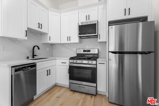 Building Photo - 2154 Patricia Ave