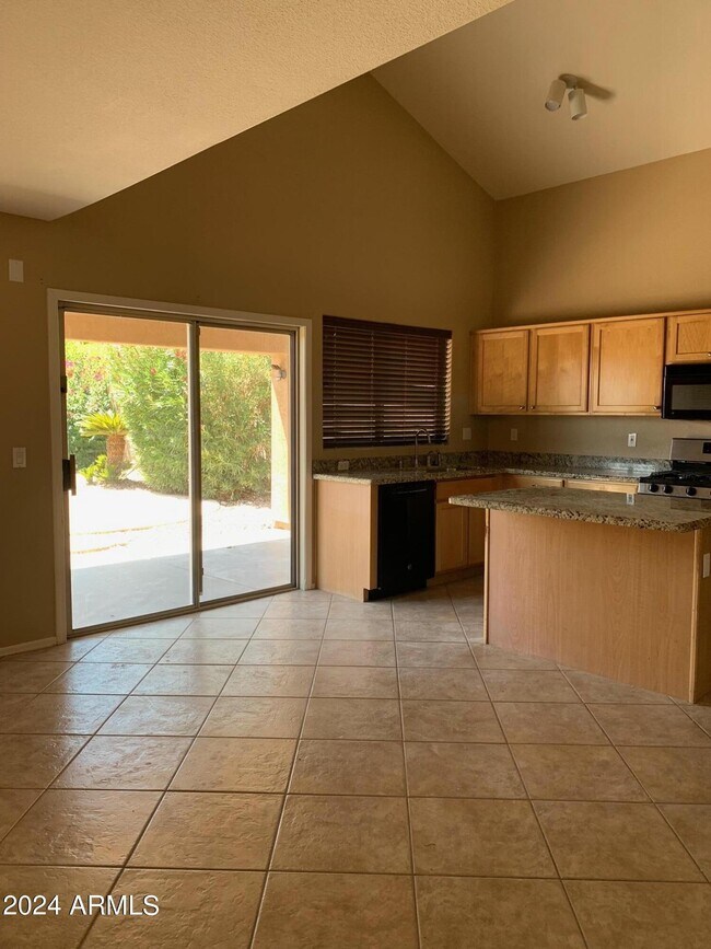 Building Photo - 15844 S 17th Dr