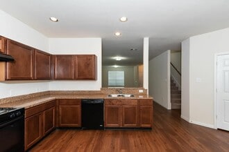 Building Photo - 16 Leisure Shore Ct