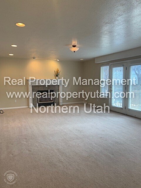 Building Photo - Spectacular Home Centrally Located In Frui...