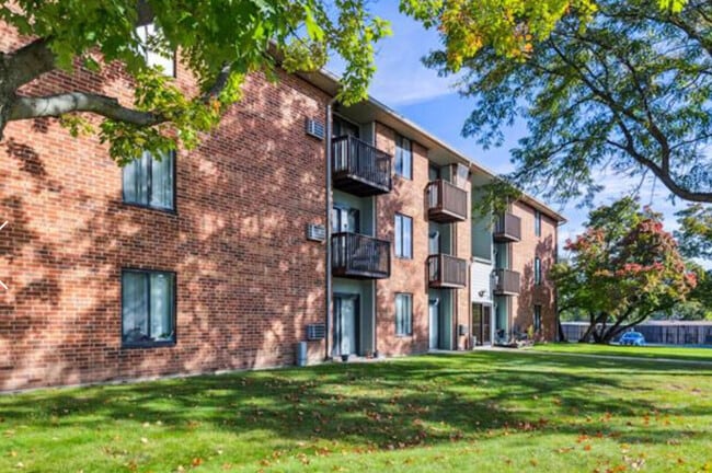 Building Photo - Rosewood Apartments