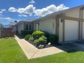 Building Photo - 1088 Montebello Dr
