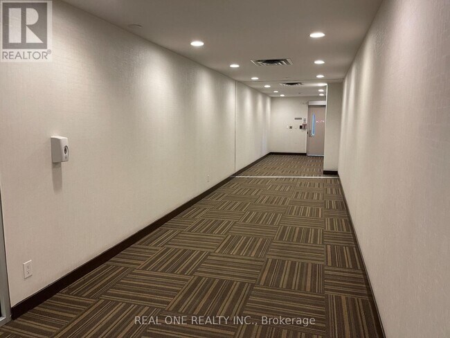 Building Photo - 181-1181 Village Green Square